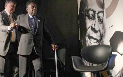 Por causa de erros médicos Pelé não conseguiria mais andar