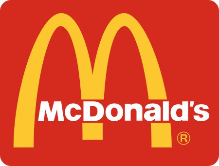 Justiça decide que atendente do McDonald’s que ficou nua após suspeita de furto seja indenizada em R$ 30 mil