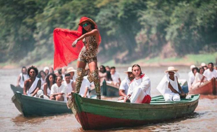 CONFIRA: Anitta lança clipe ‘Is That For Me’, gravado na Amazônia