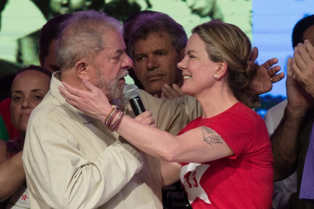 ‘Não estamos discutindo alternativa, nosso candidato é o Lula’, diz presidente do PT