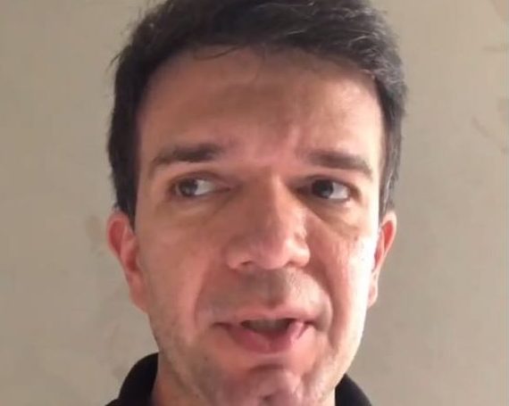 Cantor Waldonys revela que assaltantes ‘atiraram para matar’