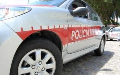 Adolescentes invadem casa, fazem ‘a limpa’ e fogem em Hilux da família em João Pessoa