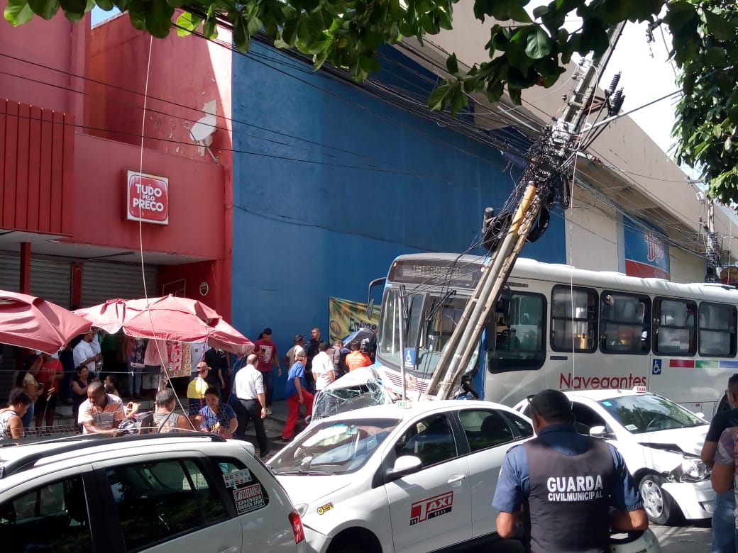 Taxista passa por cirurgia e continua internado após acidente com ônibus no centro de João Pessoa