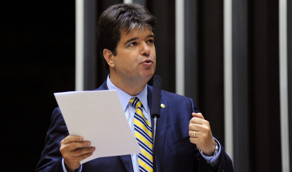 Ruy Carneiro defende aprovação de piso salarial de R$4.750 para enfermagem