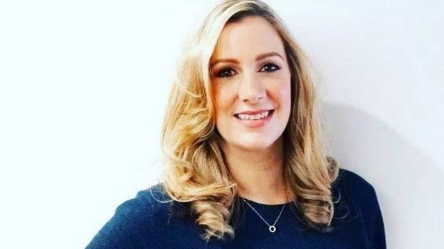 Morre apresentadora inglesa que deixou arquivo e presentes para o filho