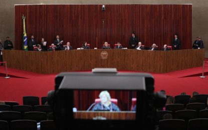 TSE barra Lula na eleição e dá 10 dias para PT trocar candidato à Presidência ( 6 X 1 )