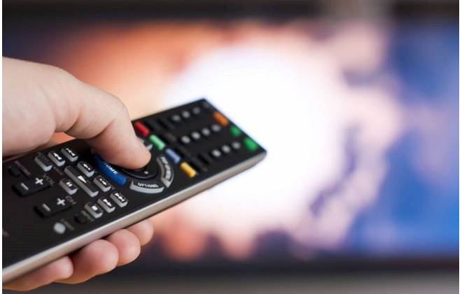Em baixa, TV paga perde quase 100 mil assinantes no Brasil