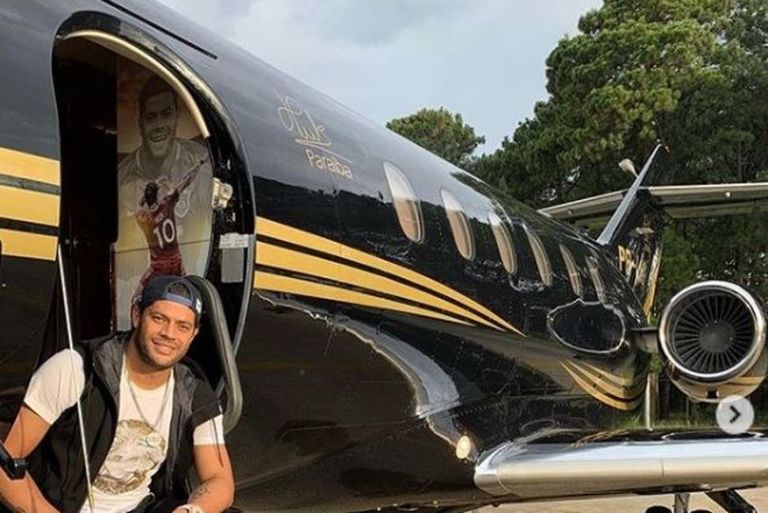 Hulk aproveita João Pessoa e registra fotos com amigos e em avião personalizado