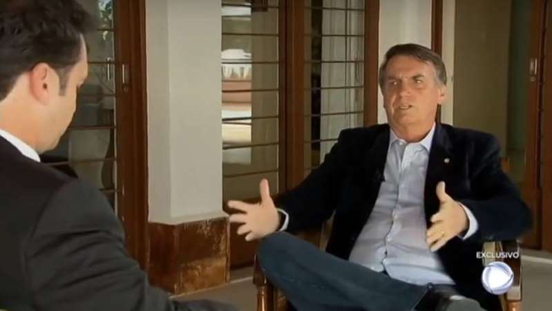 ‘Nunca foi meu laranja’, afirma Bolsonaro sobre Queiroz