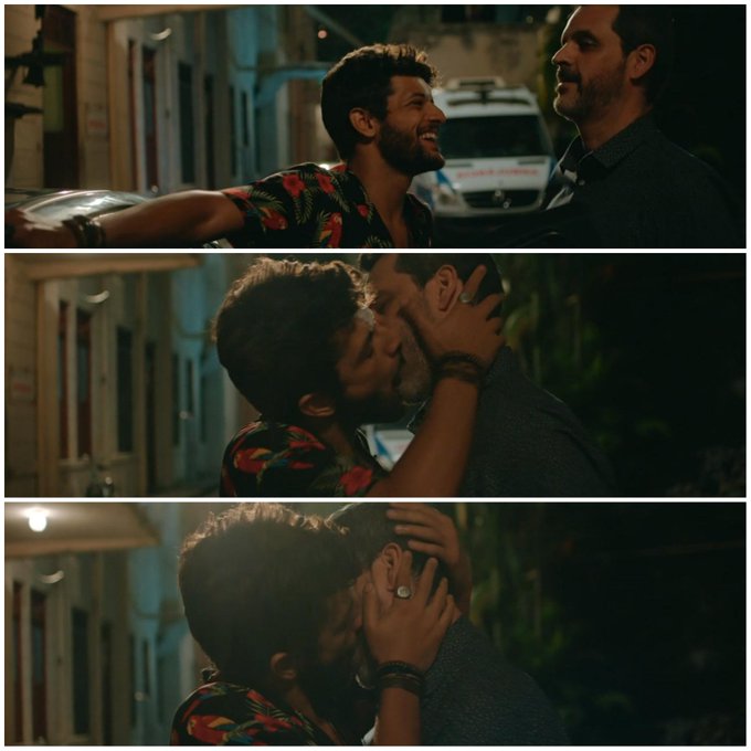 Em pleno horário nobre, Globo exibe beijão entre os atores Bruno Garcia e Kelner Macedo no seriado: VEJA VÍDEO