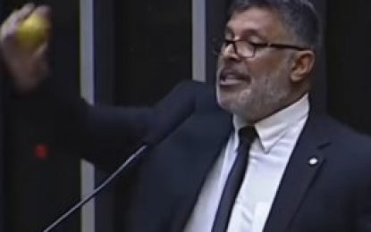 ‘Adélio foi incompetente ou distraído?’: Frota faz enquete sobre facada em Bolsonaro; confira