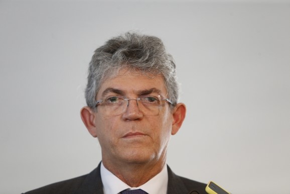ÁUDIO: Ex-presidiário Ricardo Coutinho e delator negociam compra de votos de conselheiros do TCE