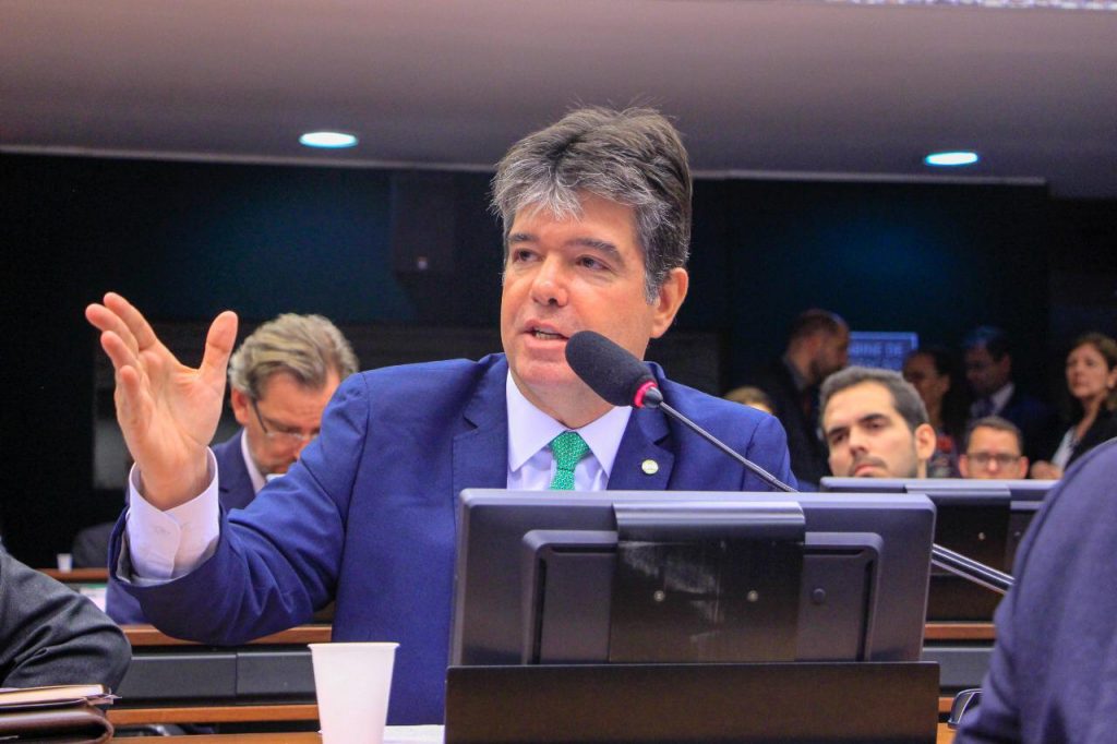 Ruy Carneiro quer apoio de parlamentares para votar o fim do pagamento de pensão vitalícia a ex-governadores