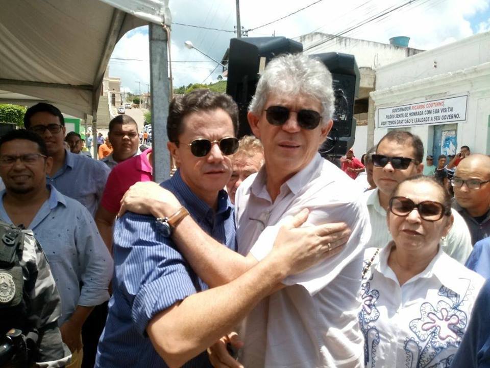 Ricardo Coutinho vai perder a presidência da Fundação João Mangabeira, e o PSB para Veneziano