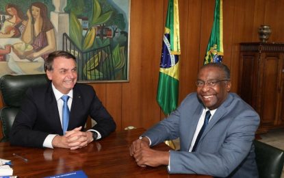 Bolsonaro anuncia professor Carlos Alberto Decotelli como novo ministro da Educação
