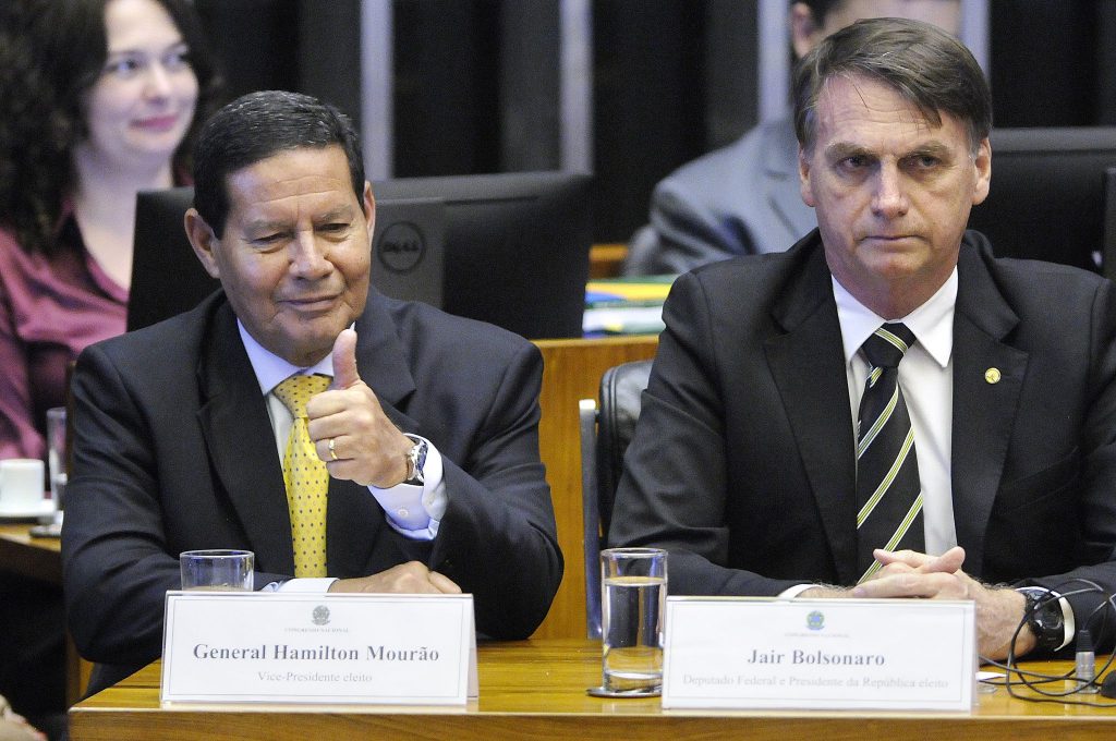 Mourão se apresenta como alternativa para substituir Bolsonaro