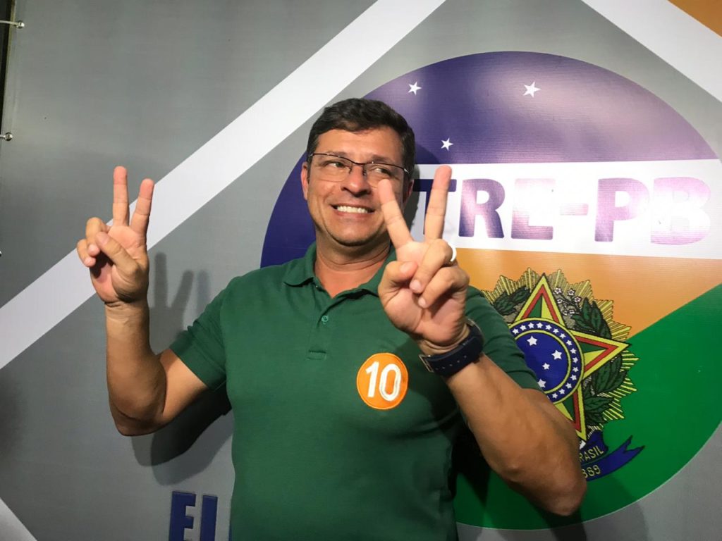 FARRA DAS DIÁRIAS: Prefeito de Cabedelo recebeu diária de R$ 1 mil para ‘dar um pulo’ em Recife; servidores receberam 12 mil para ir a Maceió