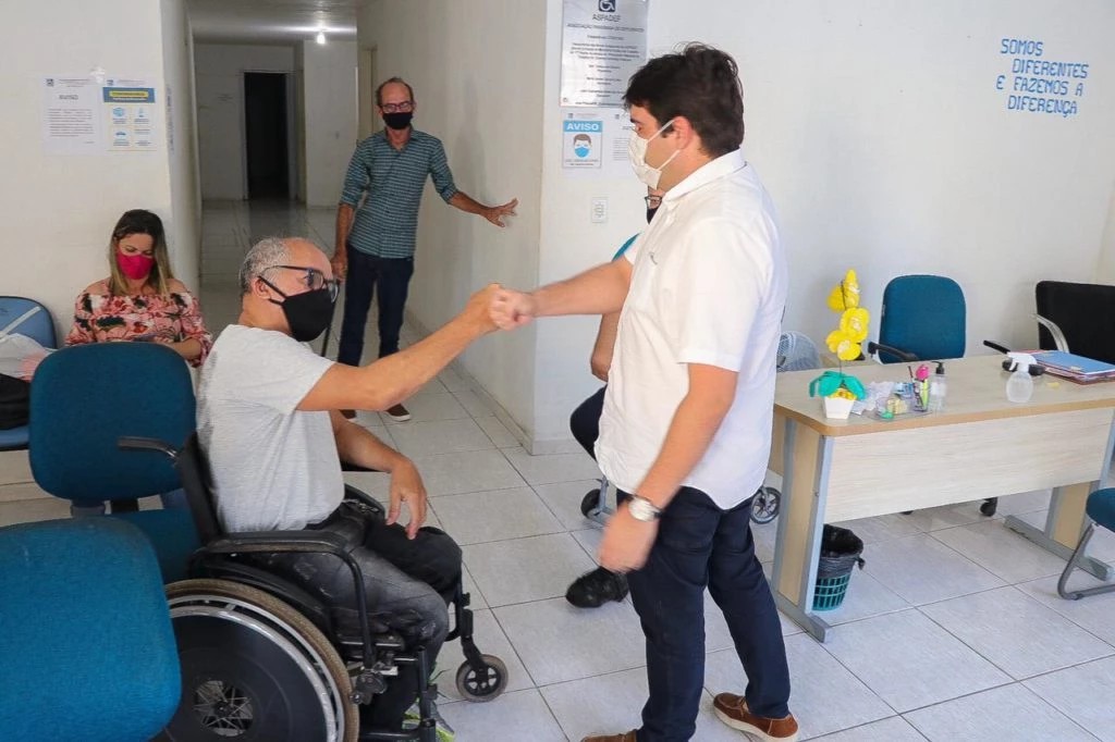 Eduardo Carneiro visita Associação Paraibana de Deficientes; instituição atende cerca de 150 pessoas por semana