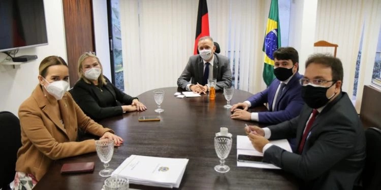 Em Brasília, Aguinaldo Ribeiro recepciona nova comitiva de prefeitos e reforça compromisso com municípios paraibanos