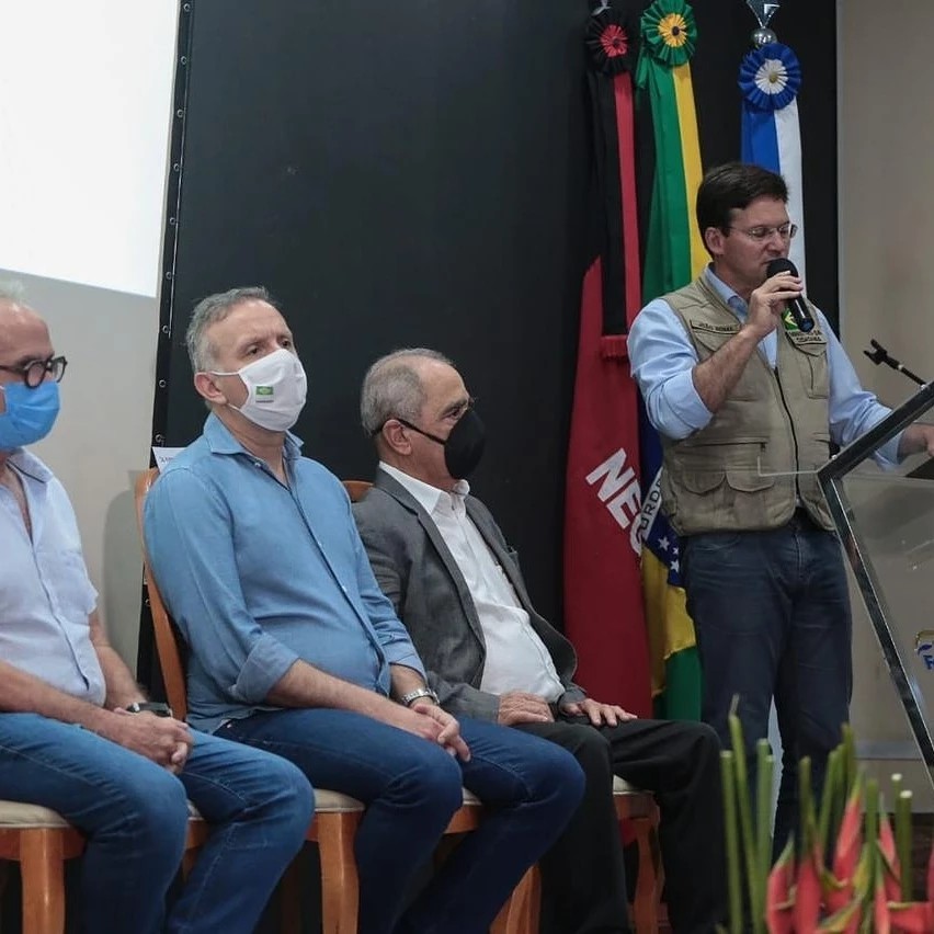 “Precisamos unir forças para garantir dias melhores para todos” ressalta Aguinaldo durante entrega de cestas de alimentos em João Pessoa