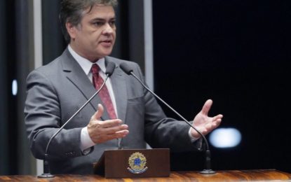 Jornalista emite nota de retratação após calúnias contra Cássio Cunha Lima