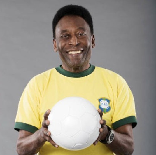 Pelé, atleta do século, morre em São Paulo aos 82 anos