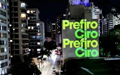 Em disputa na 3ª via, Ciro adota verde e amarelo e quer rodar o País com crítica a Lula e Bolsonaro