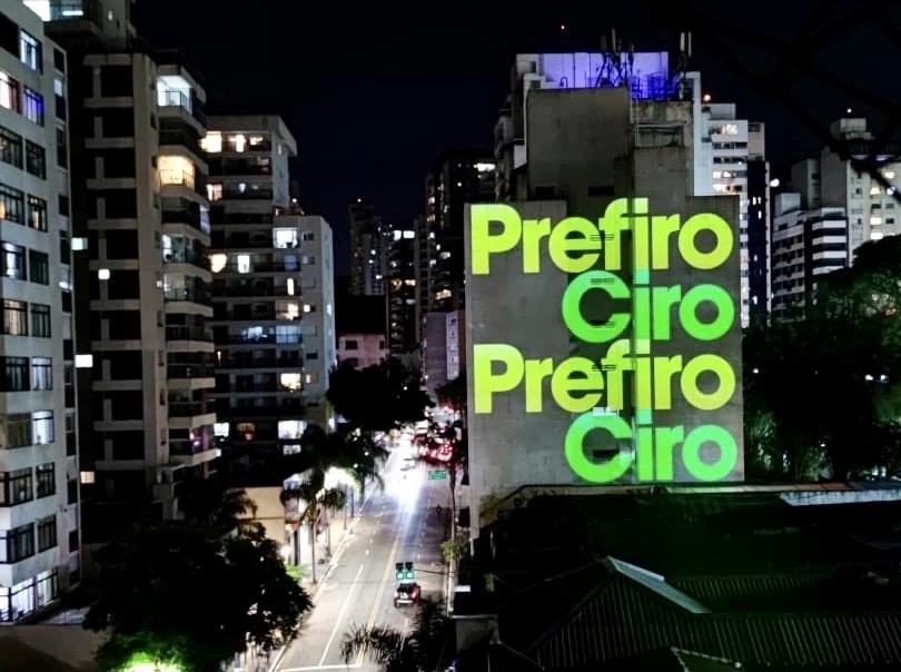 Em disputa na 3ª via, Ciro adota verde e amarelo e quer rodar o País com crítica a Lula e Bolsonaro