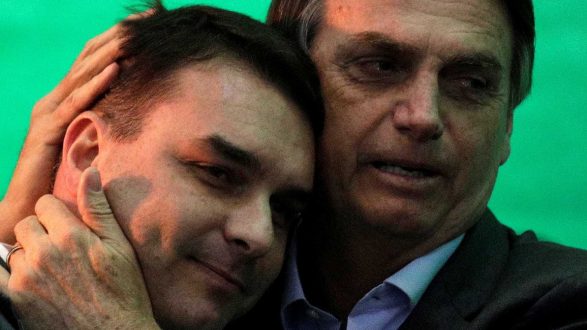 VÍDEO: Bolsonaro foge de entrevista na Jovem Pan após pergunta sobre rachadinha