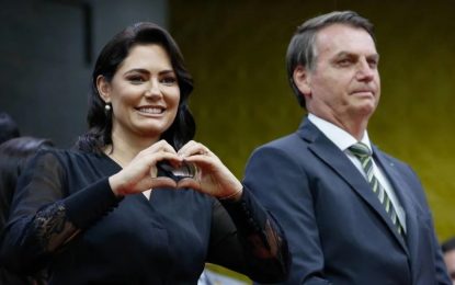“Eu amo a vida dele”, disse Michele Bolsonaro sobre o pastor ladrão