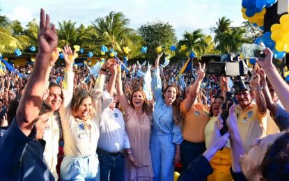 Em lançamento de campanha, Fernandinha surpreende e reúne mais de 4 mil pessoas em JP