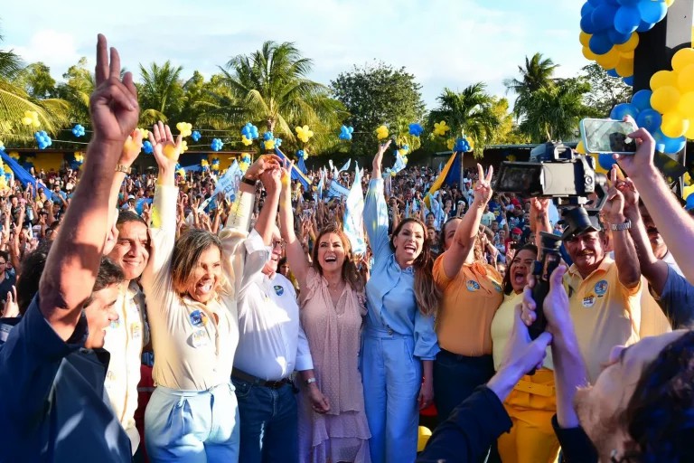 Em lançamento de campanha, Fernandinha surpreende e reúne mais de 4 mil pessoas em JP