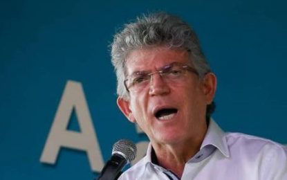 Direção nacional do PT já pressiona Ricardo Coutinho a desistir