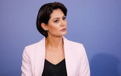 A cutucada da primeira-dama na ex-mulher de Bolsonaro, candidata no DF