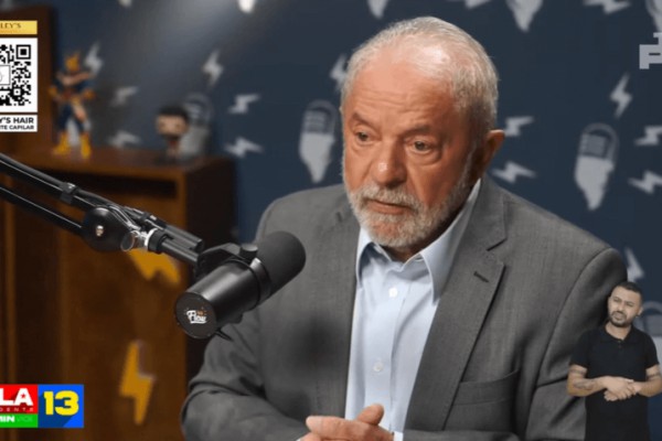 Lula diz que Bolsonaro age como pedófilo