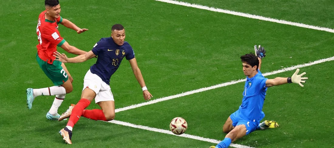 França vence Marrocos com dificuldade e enfrenta Argentina na disputa pelo tri.