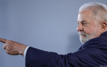 Lula ataca autonomia do BC, diz que Bolsonaro trama golpe e não descarta reeleição