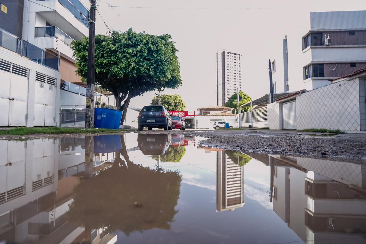 Cícero Lucena assina ordens de serviço e garante 100% de pavimentação em dois bairros da Capital