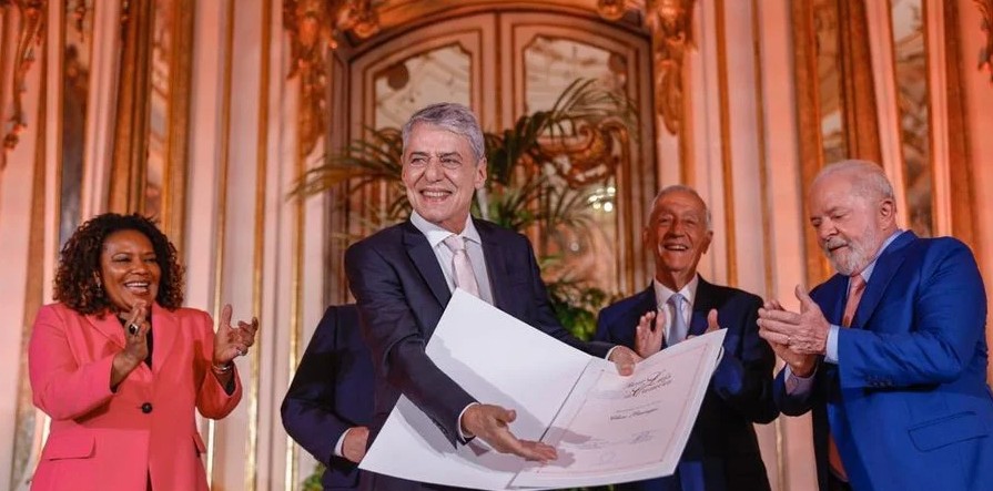Chico Buarque ‘agradece’ Bolsonaro: “Teve a fineza de não sujar o meu prêmio”