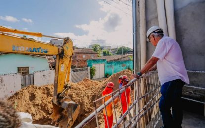 Cícero Lucena acompanha obras de drenagem que vão resolver alagamentos em pontos críticos