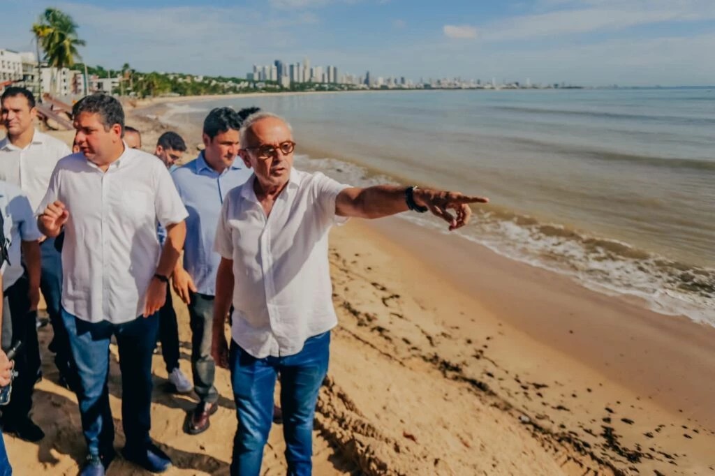 Cícero Lucena autoriza obras de contenção e proteção da calçadinha do Cabo Branco