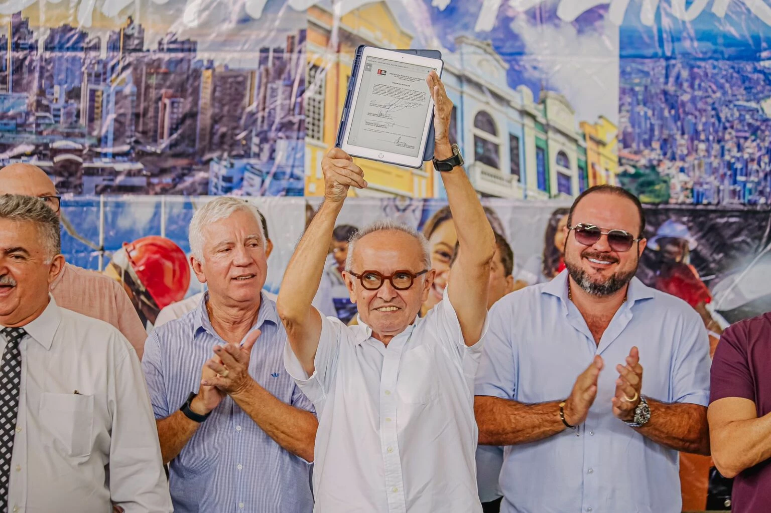 Cícero Lucena autoriza reestruturação de escola e chega a 60 ordens de serviço em unidades da Rede Municipal