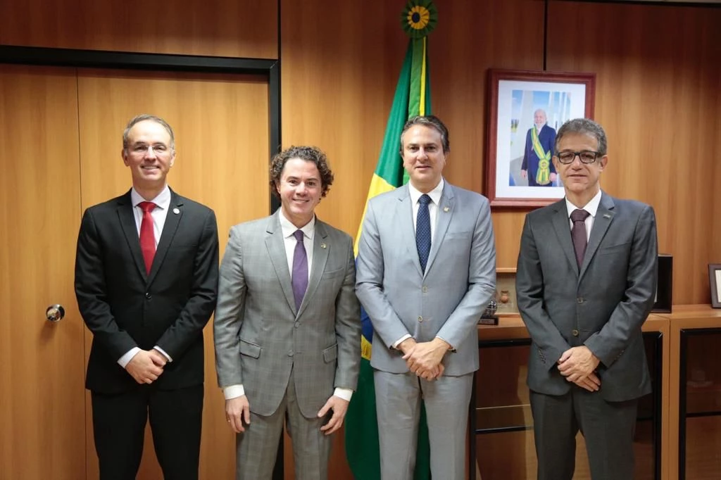 Ministro da Educação Camilo Santana também garante a Veneziano manutenção da gestão plena da saúde em Campina Grande