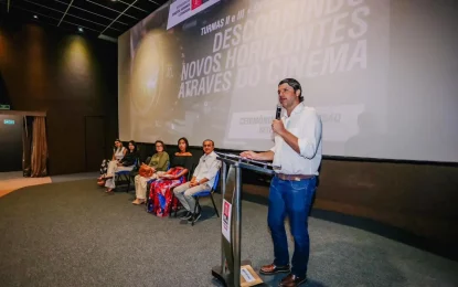 Leo Bezerra destaca protagonismo dos jovens durante entrega de certificados de oficina de audiovisual