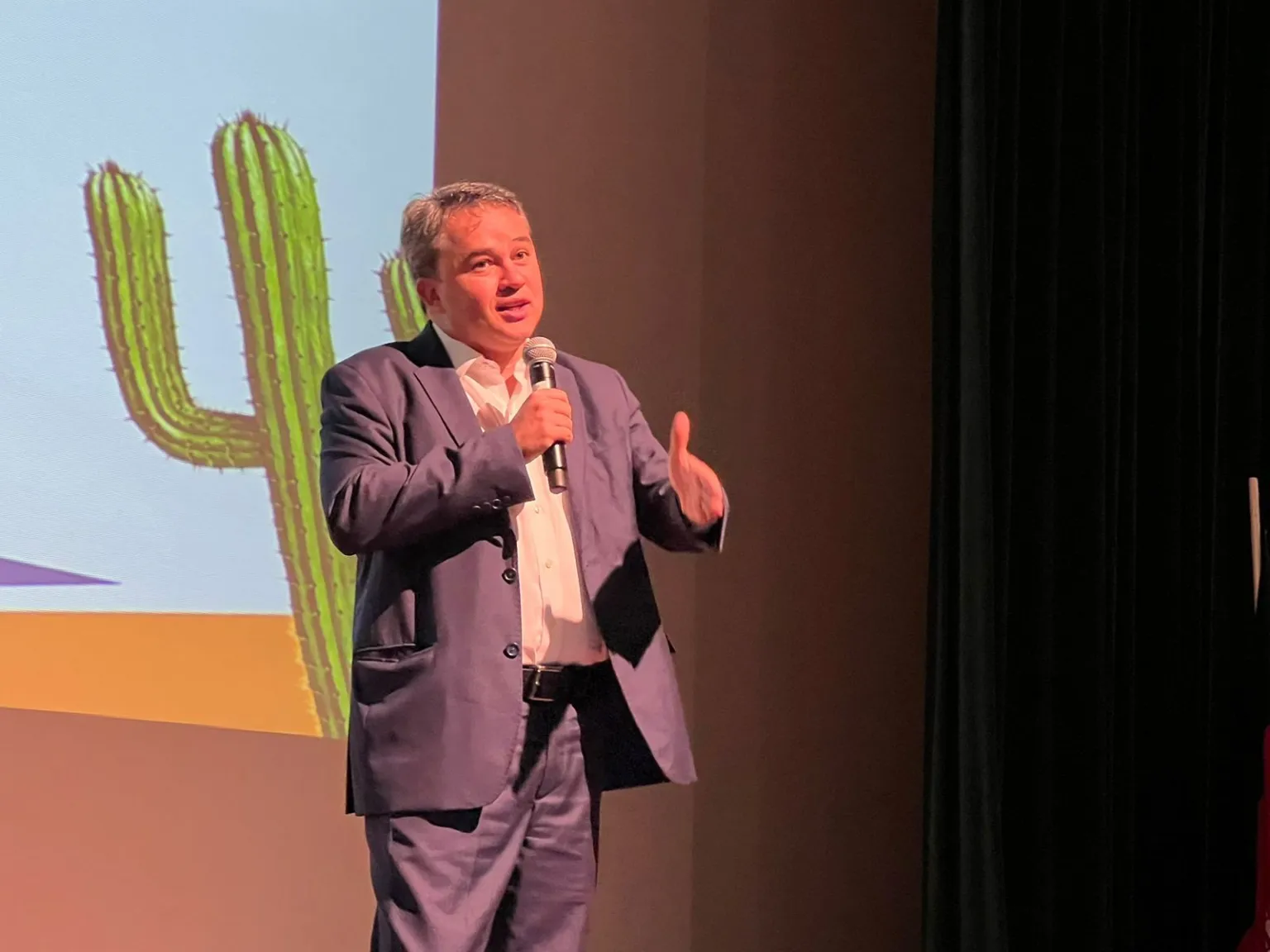 Efraim prestigia o maior encontro de Redes Associativistas voltado para materiais de construção