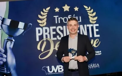 André Coutinho recebe Troféu Presidente Destaque da União dos Vereadores do Brasil