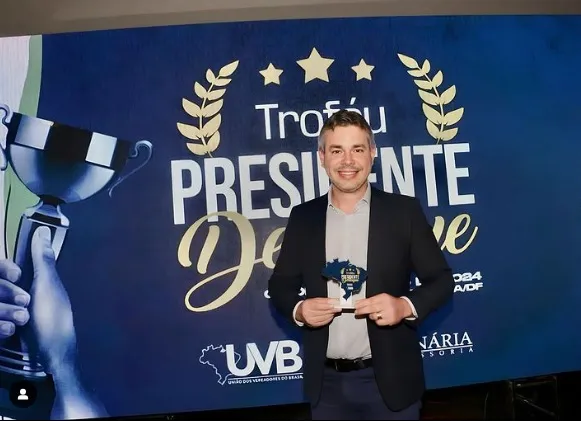 André Coutinho recebe Troféu Presidente Destaque da União dos Vereadores do Brasil