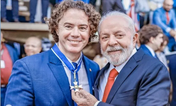 Lula entrega ao Senador Veneziano a mais alta condecoração da Presidência da República