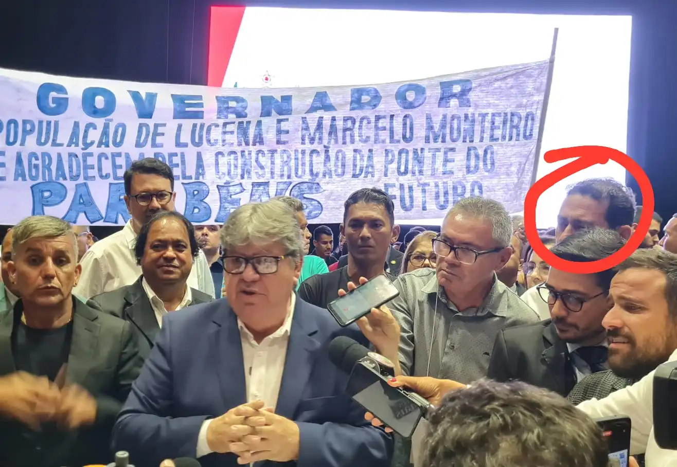 PONTE DO FUTURO: Leo Preguiça paga mico e ex-prefeito Marcelo Monteiro é homenageado