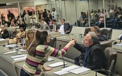 CONFUSÃO EM CAMPINA: Vereadora Ivonete Ludgério protagoniza bate-boca durante votação da Lei Orçamentária – VEJA O VÍDEO